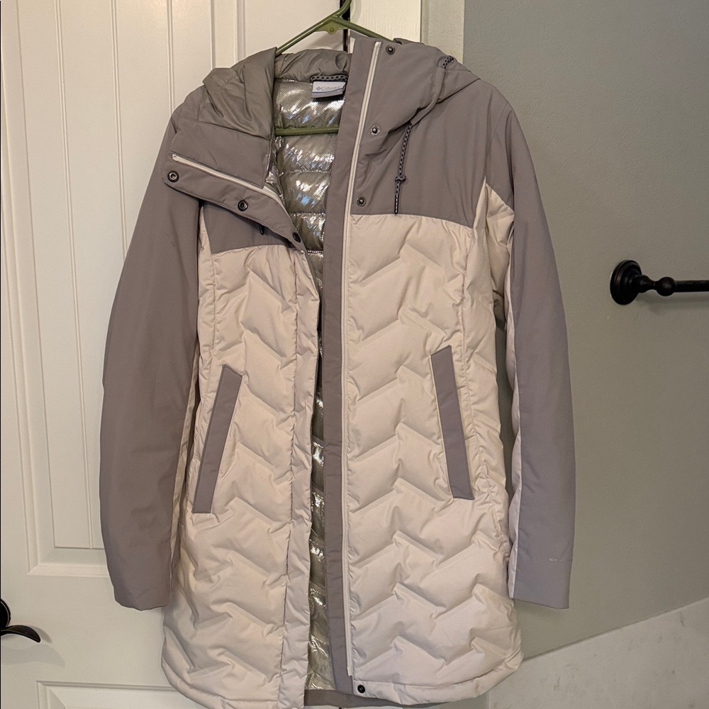 Columbia Women's Gray and Cream Puffer Jacket